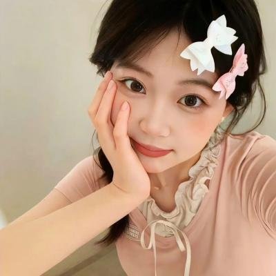年轻女孩爱过来